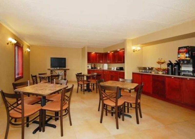Rodeway Inn Norfolk Restoran fotoğraf
